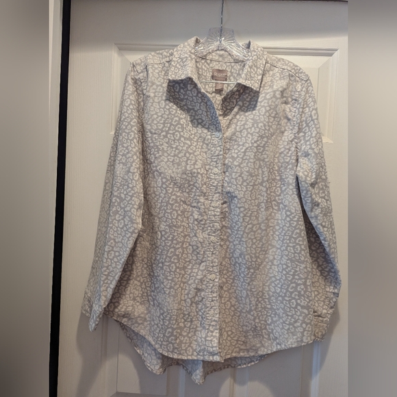 Chico's Tops - Chico's women's grey white leopard print long slv flannel button shirt Size 2 *L
